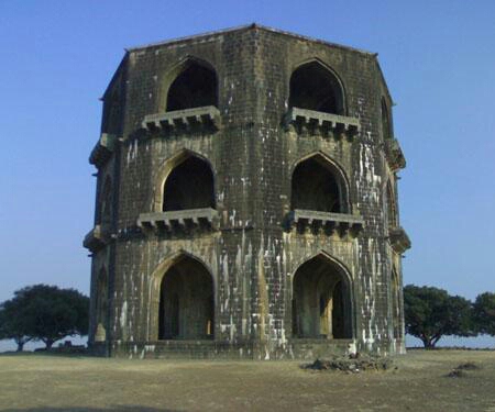 Salabat Khan Tomb (Chand Bibi mahal)